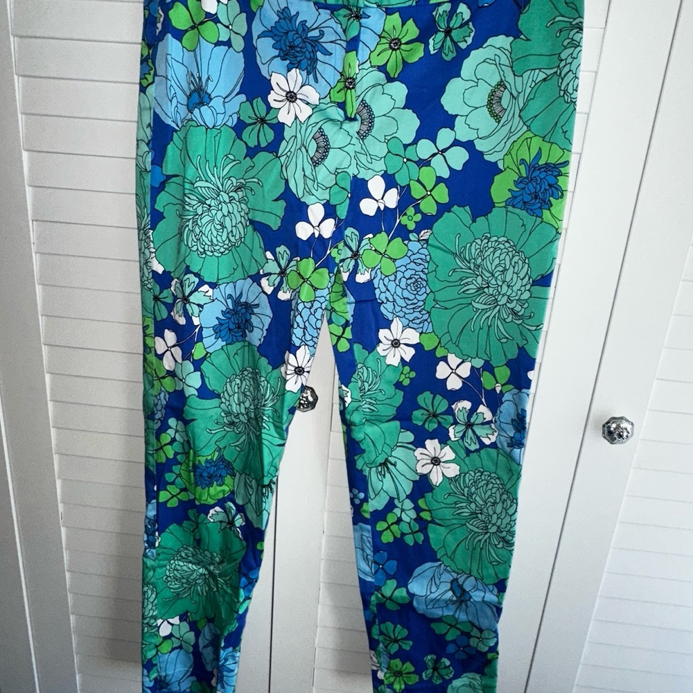 Vibrant Floral Women's Cropped Pants - Blue and Green